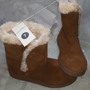 Boots Universal Thread Fuzzy Pull On Boots